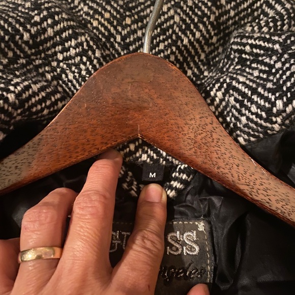 Women guess Coat in good condition - Picture 3 of 8